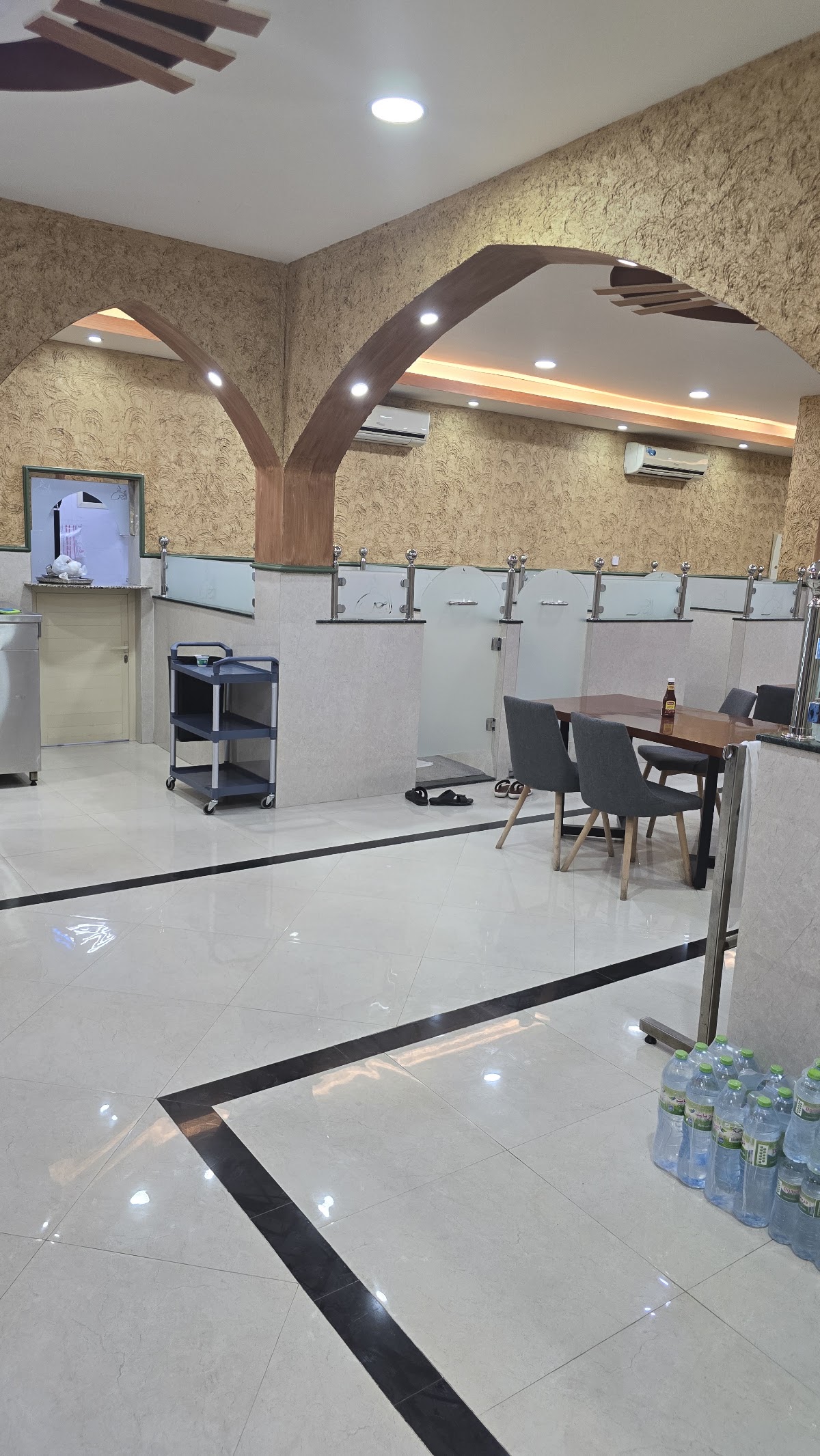 Al Yahar Restaurant | مطعم ومطبخ اليحر 4